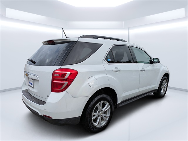 2017 Chevrolet Equinox LT photo 3