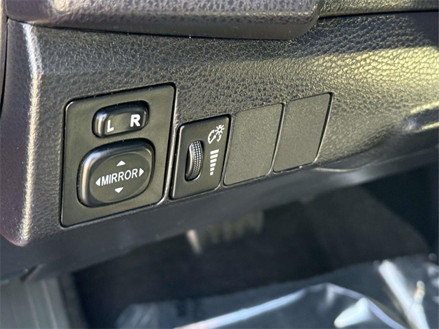 2014 Toyota Corolla Plus photo 26