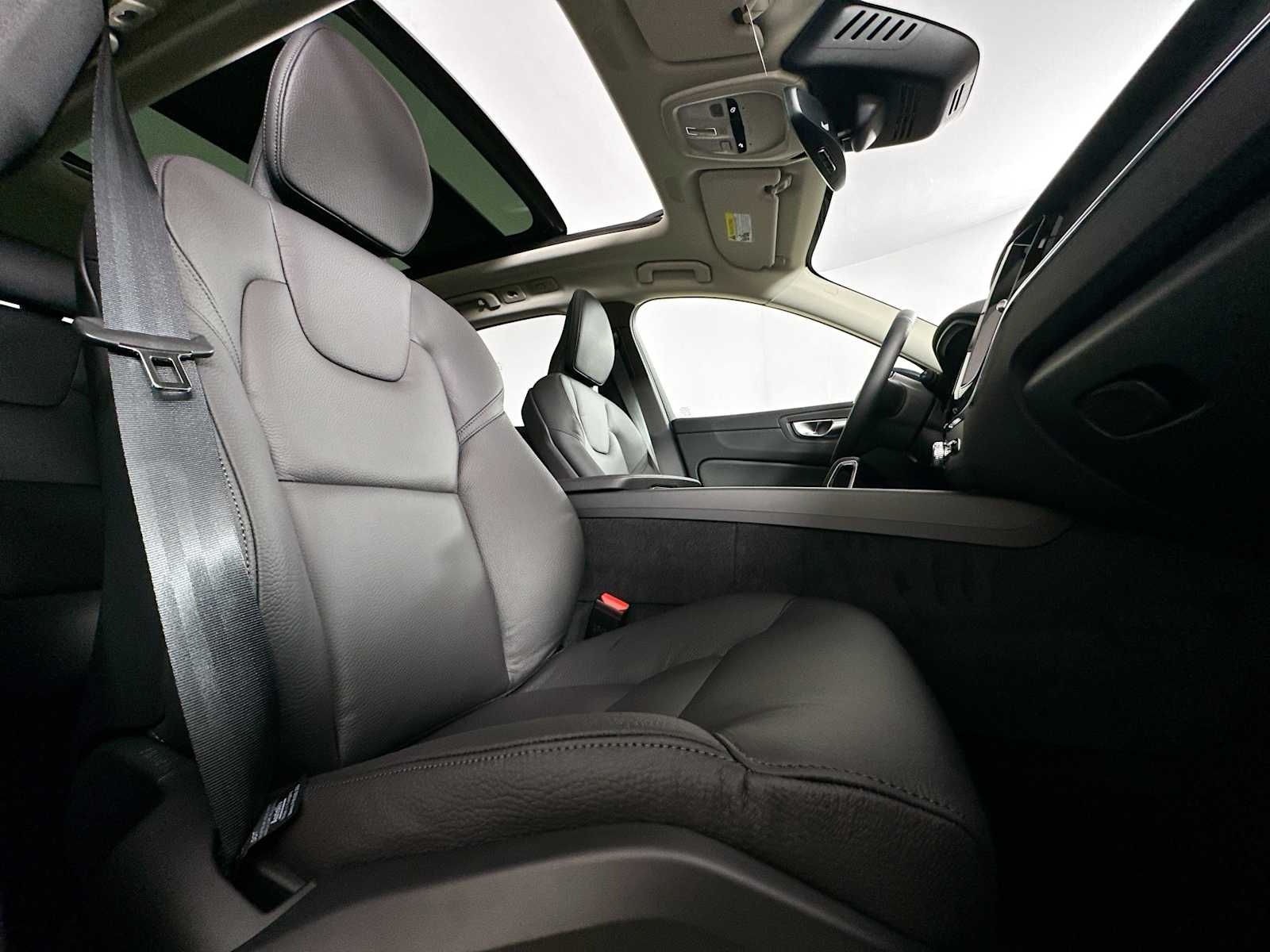 2025 Volvo XC60 T8 Plus photo 23