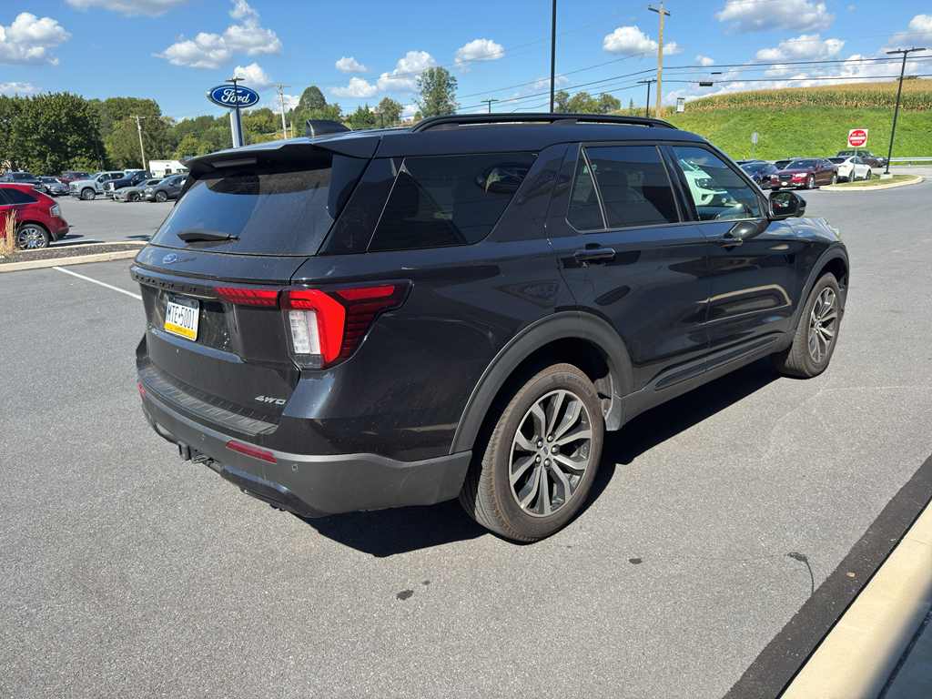 2025 Ford Explorer ST-Line photo 5