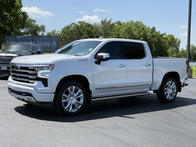 2025 Chevrolet Silverado 1500 High Country photo 3