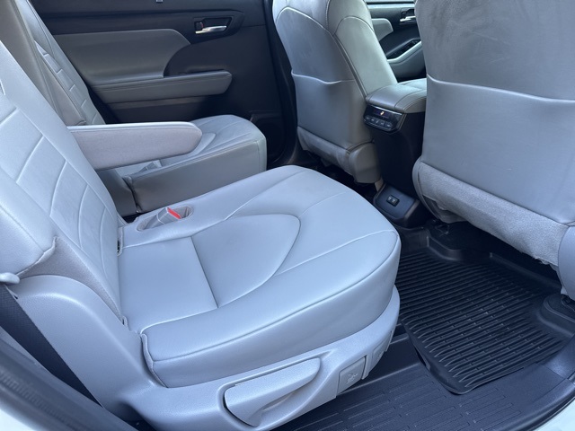 2020 Toyota Highlander XLE photo 12