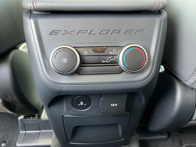 2025 Ford Explorer photo 17