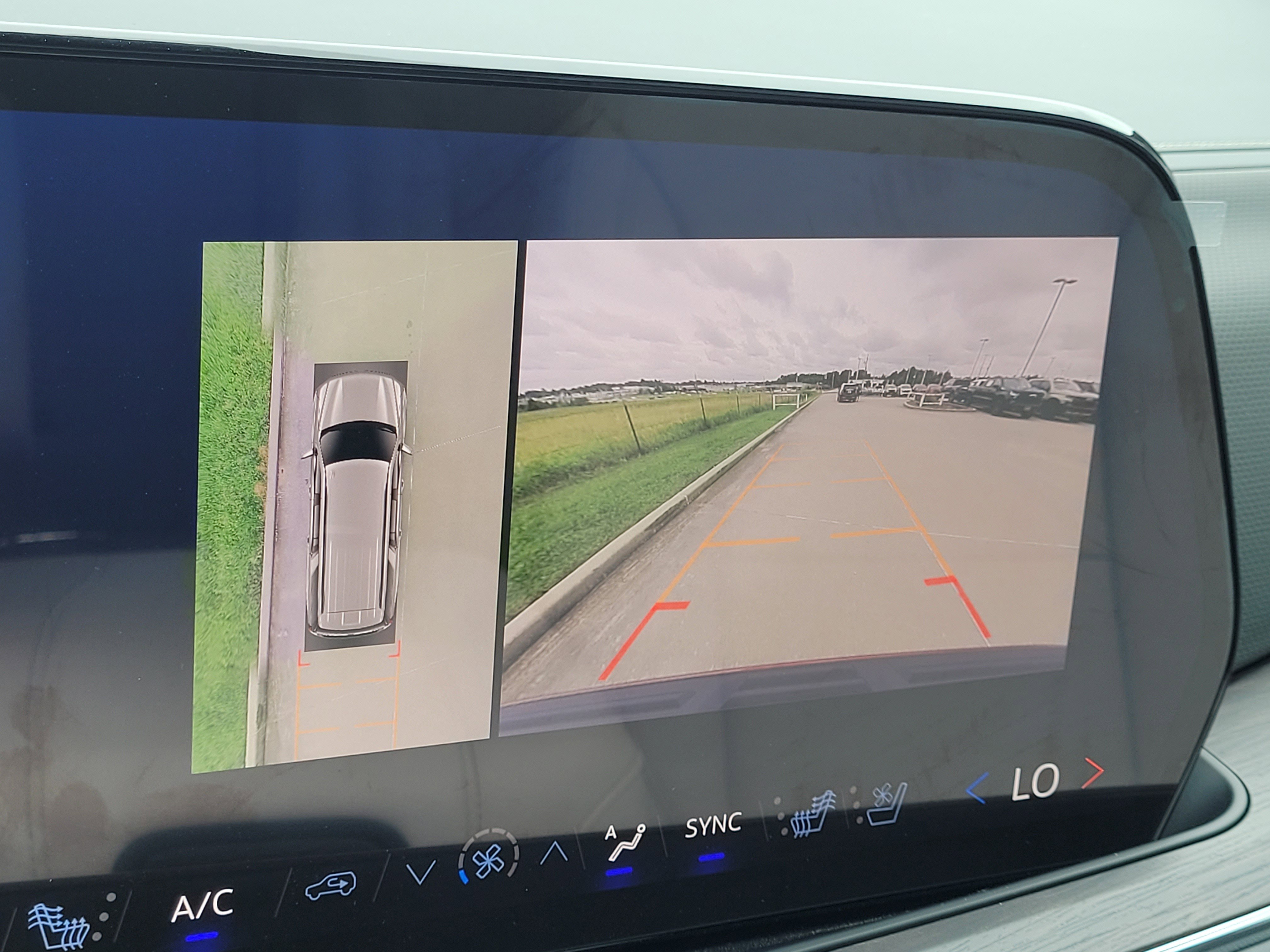 2025 Chevrolet Suburban Premier photo 6