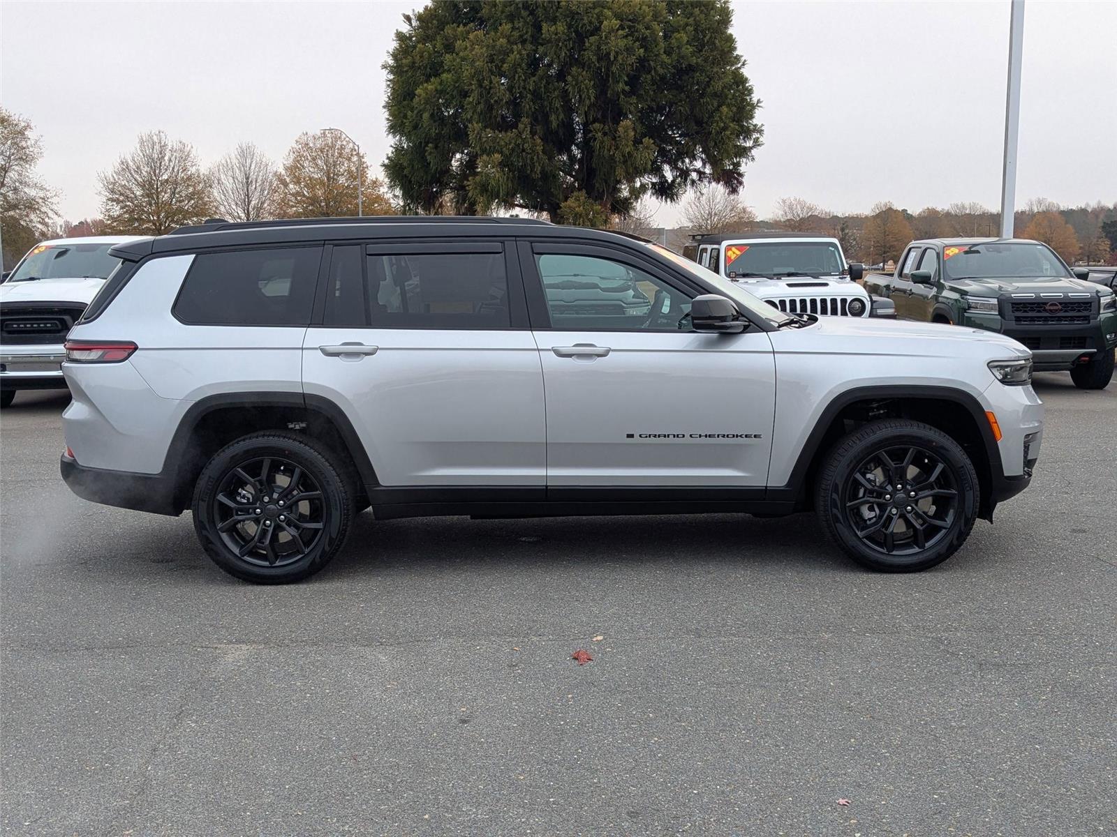 2025 Jeep Grand Cherokee Limited photo 4