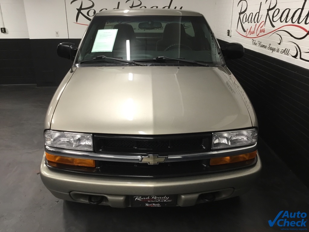 2000 Chevrolet S-10 Pickup photo 4