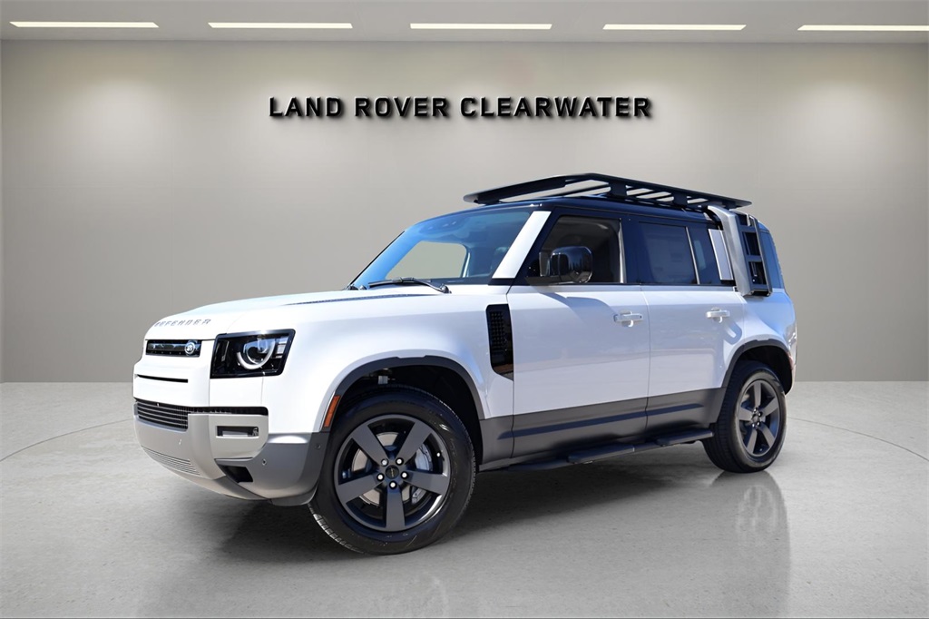 2026 Land Rover Defender S's photo