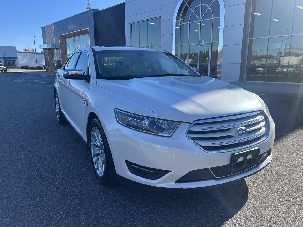 2016 Ford Taurus Limited's photo