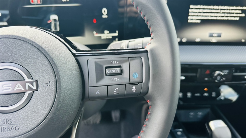 2026 Nissan Kicks SR photo 17