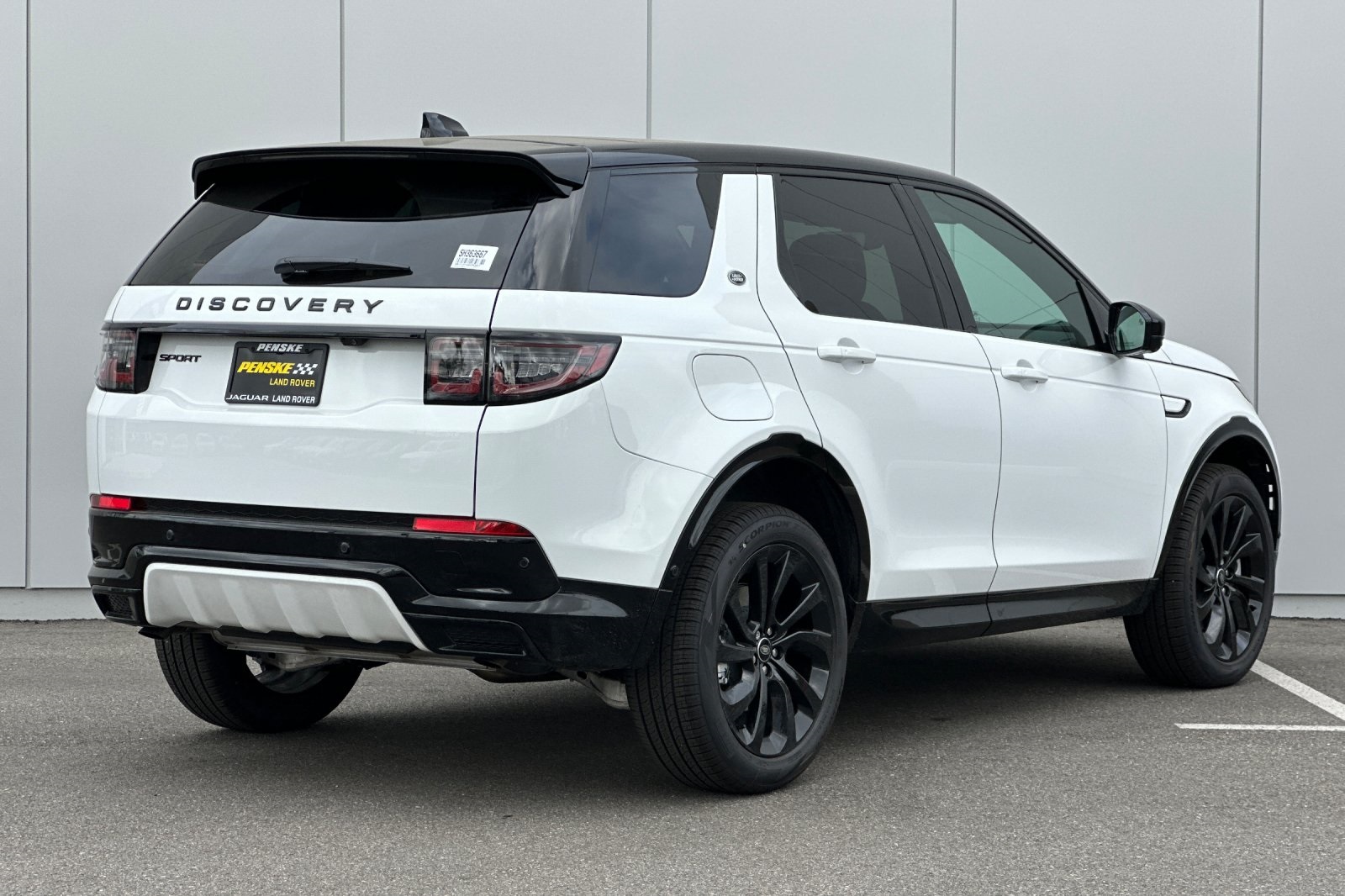 2025 Land Rover Discovery Sport Dynamic SE photo 5
