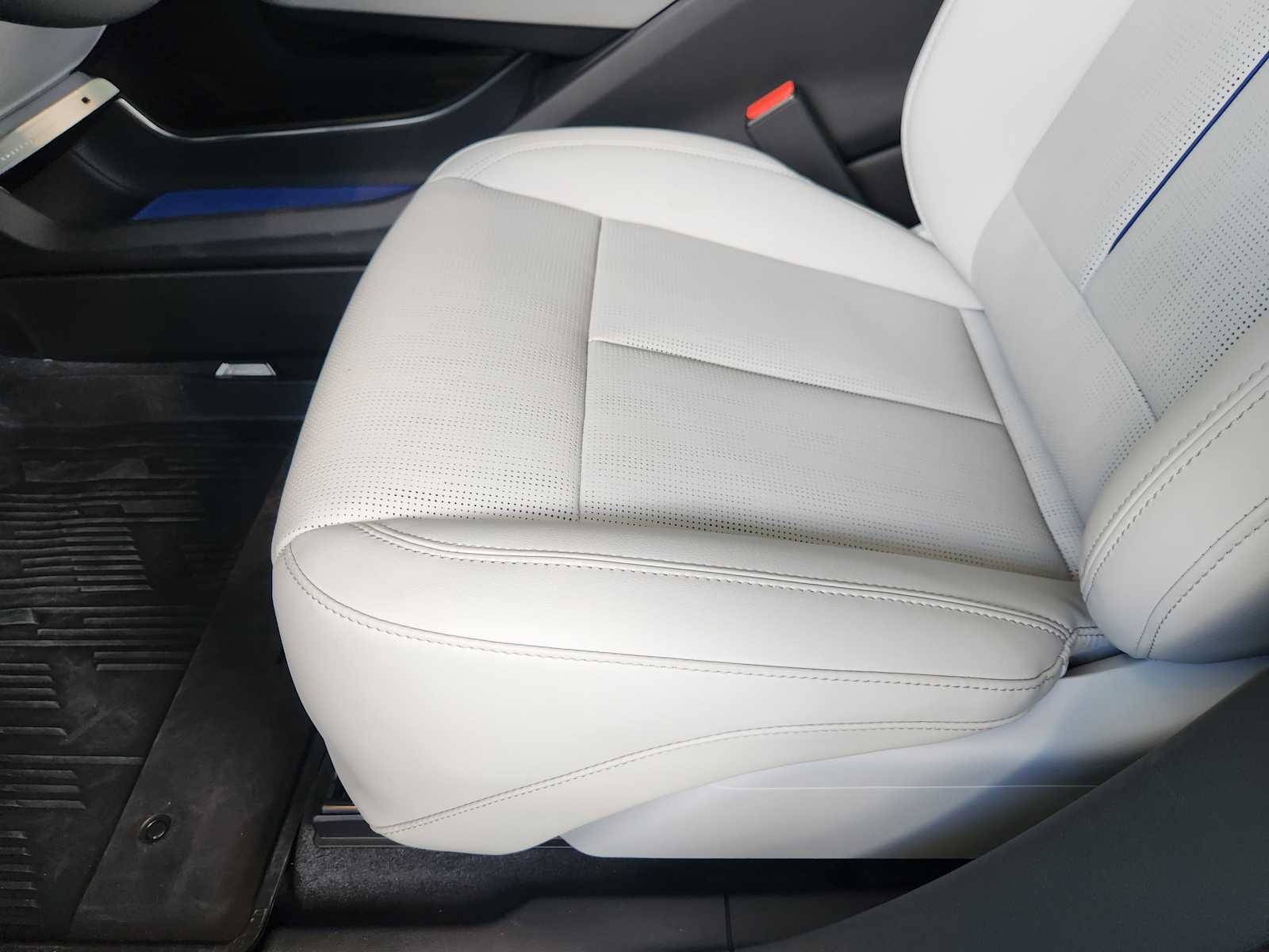 2025 Cadillac Lyriq Luxury photo 15