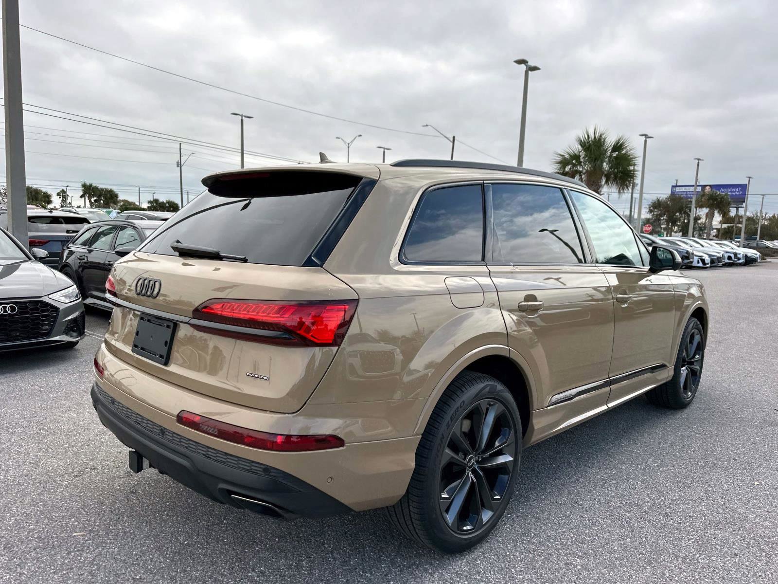 2025 Audi Q7 55 Premium Plus photo 4