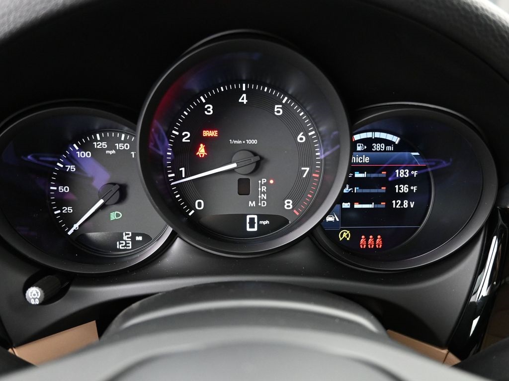 2026 Porsche Macan T photo 23
