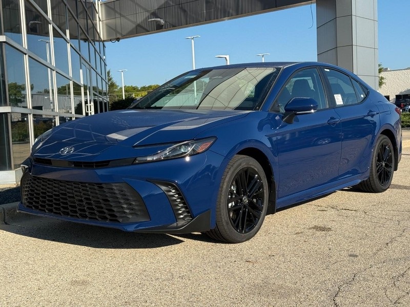 2026 Toyota Camry SE photo 7