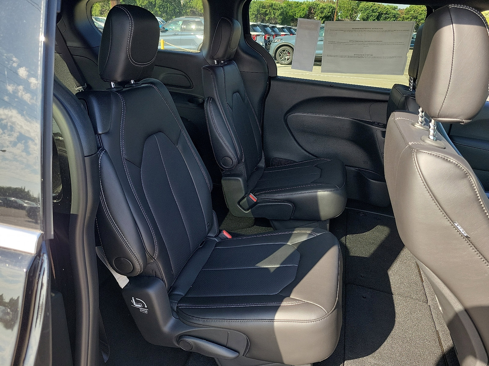 2026 Chrysler Pacifica photo 14
