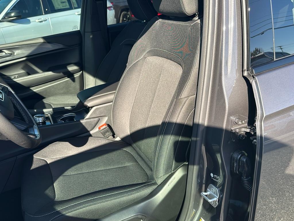 2025 Jeep Grand Cherokee Laredo photo 20