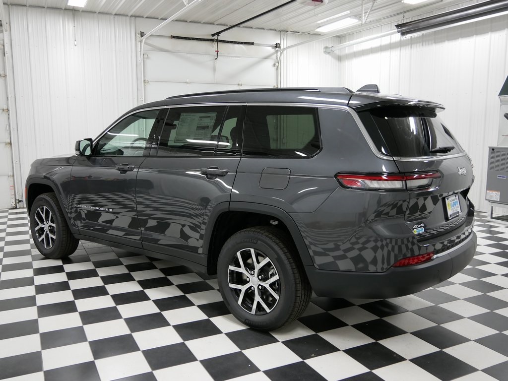 2025 Jeep Grand Cherokee Limited photo 3