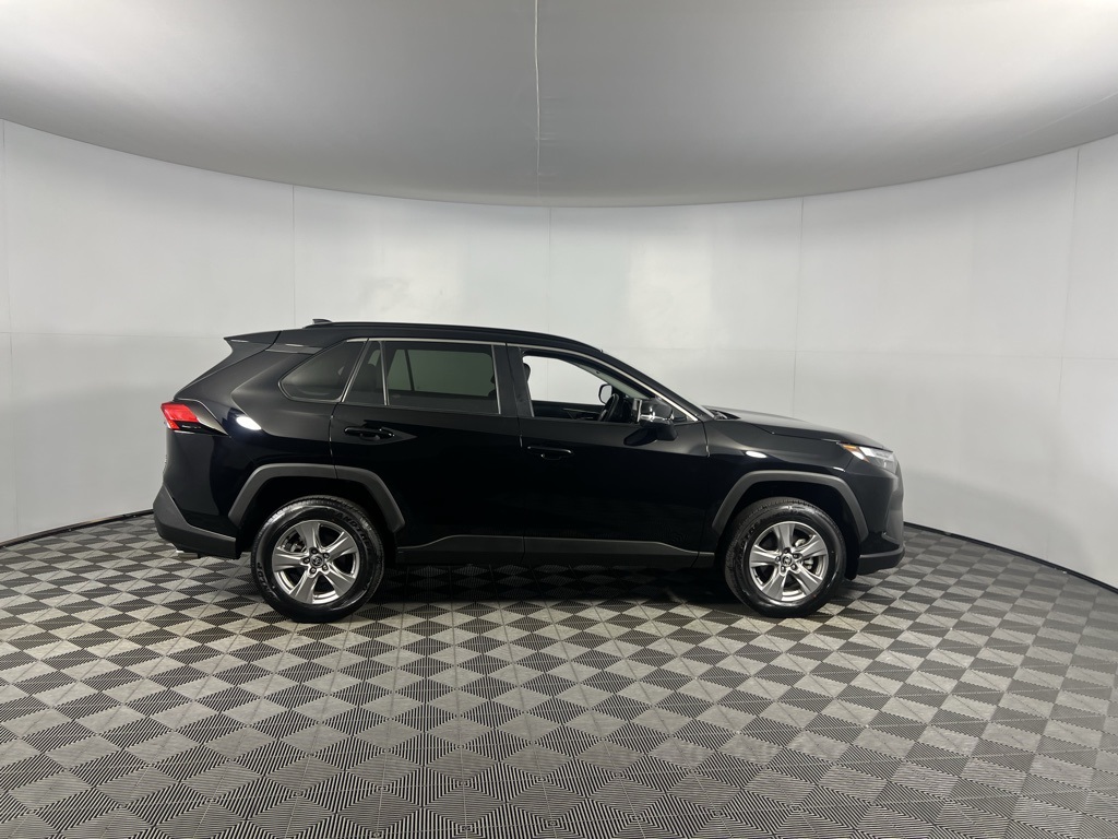 2024 Toyota RAV4 XLE photo 3