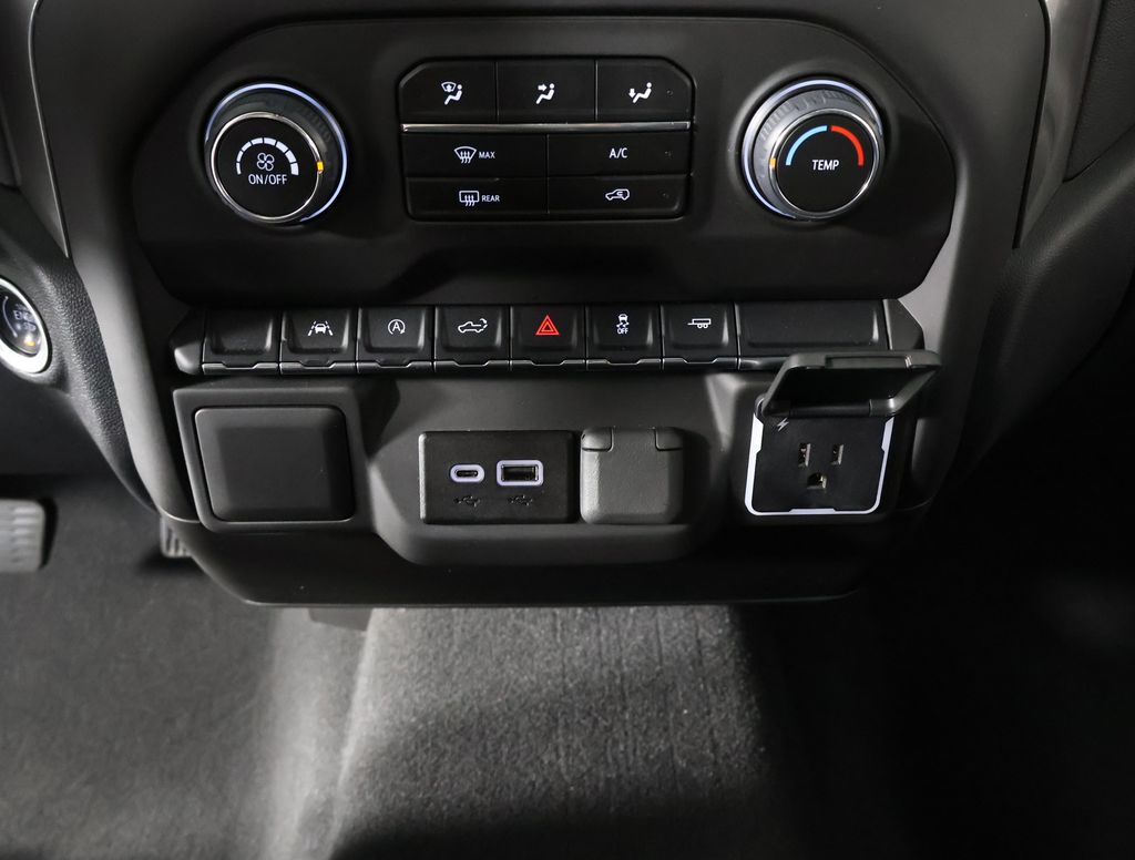 2024 Chevrolet Silverado 1500 Custom photo 13