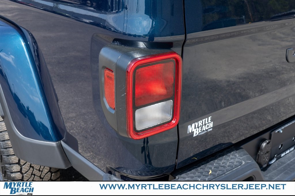2025 Jeep Gladiator Sport photo 11