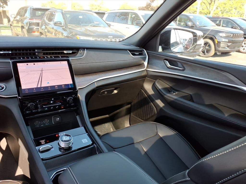 2025 Jeep Grand Cherokee Limited photo 11