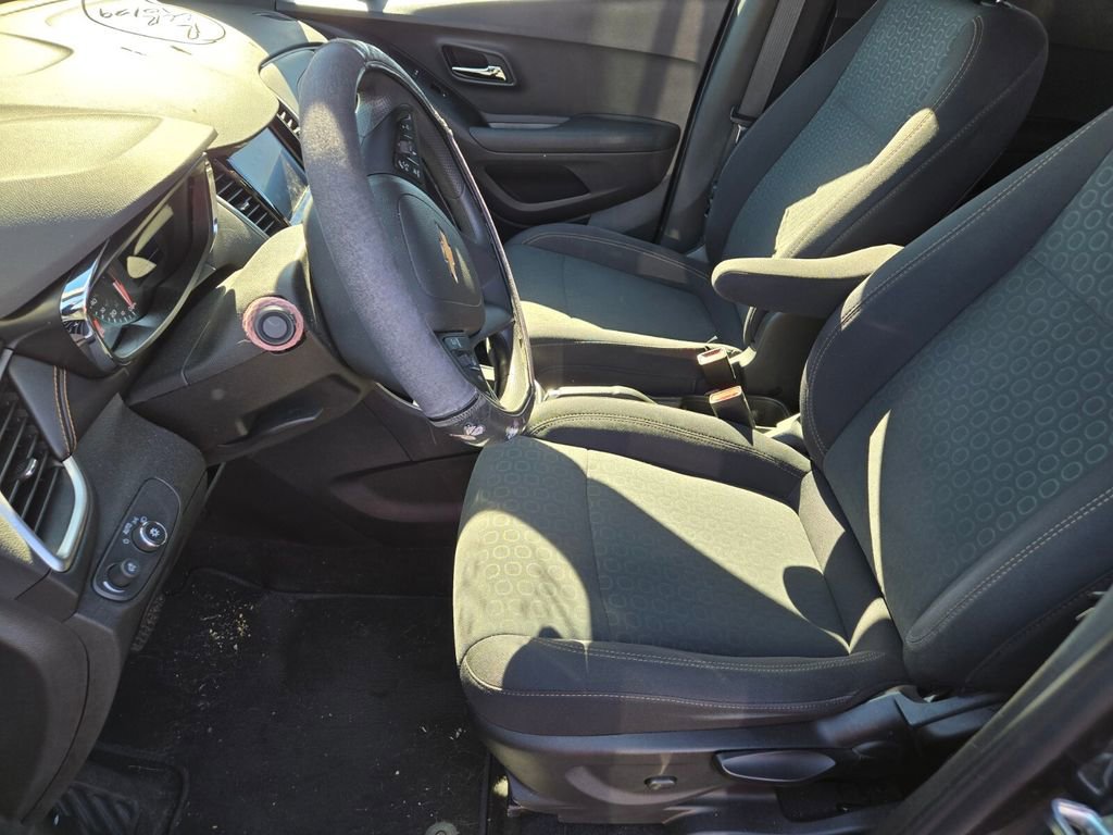 2020 Chevrolet Trax LS photo 3