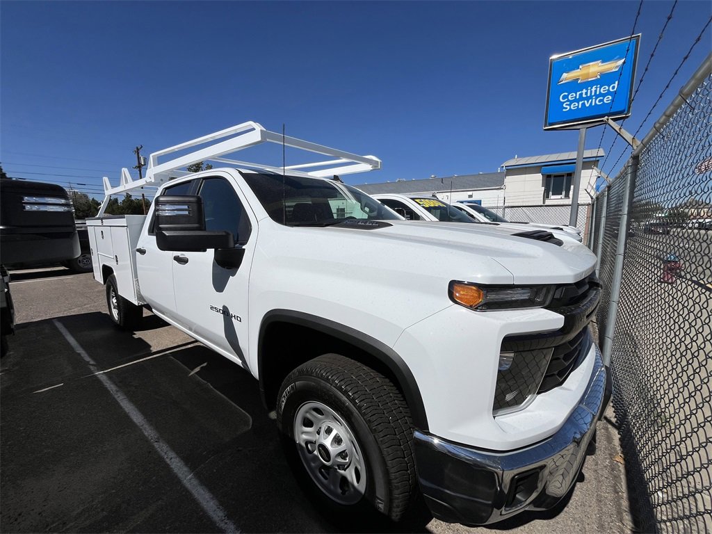 2025 Chevrolet Silverado 2500HD photo 3