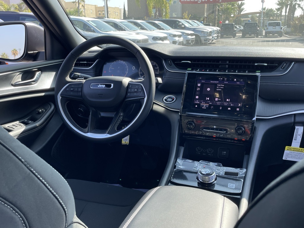 2025 Jeep Grand Cherokee Laredo X photo 22