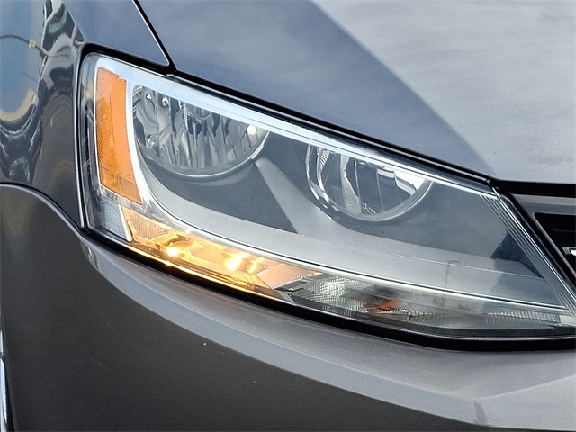 2011 Volkswagen Jetta SEL photo 9