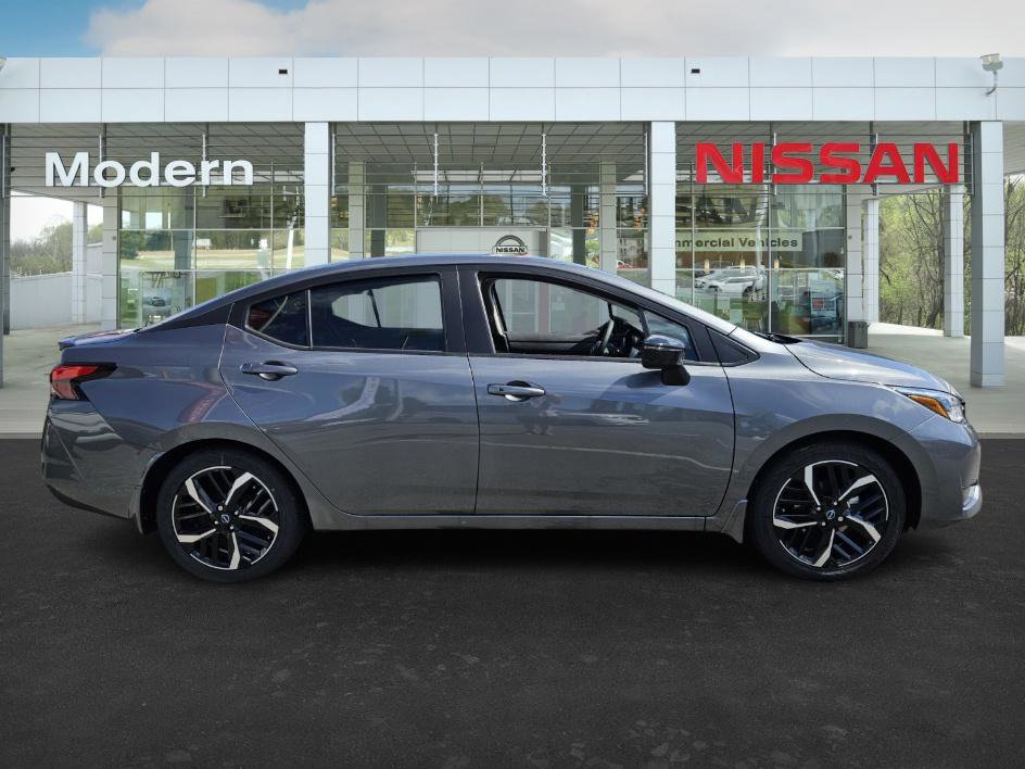2025 Nissan Versa SR photo 3