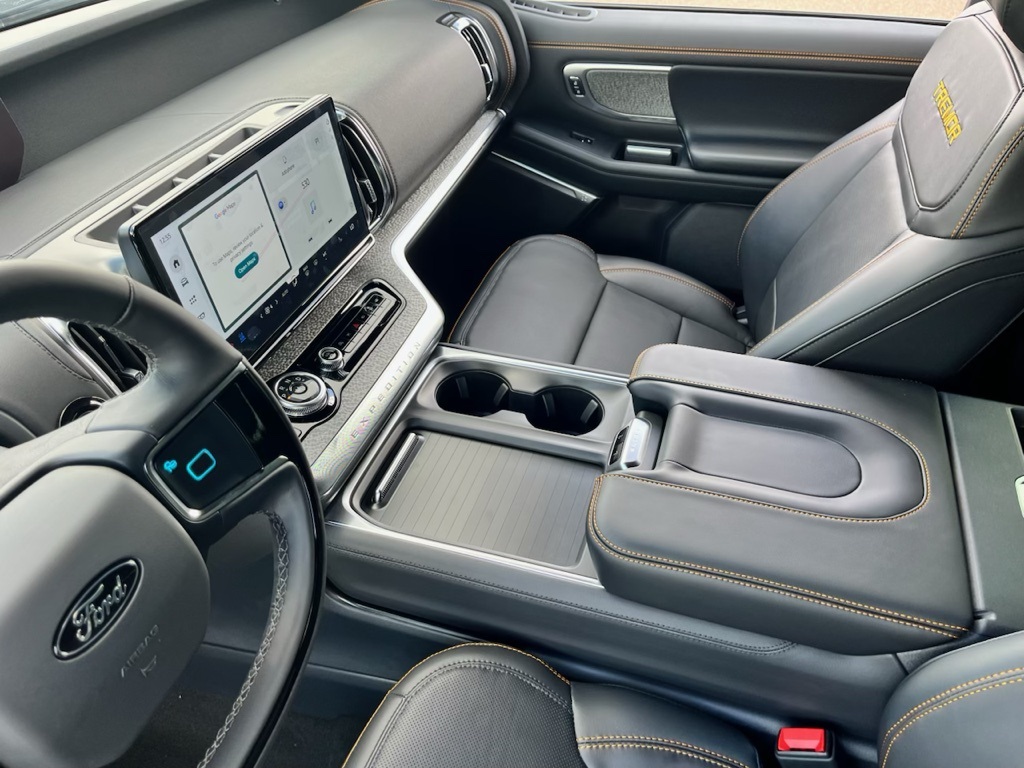 2025 Ford Expedition photo 14