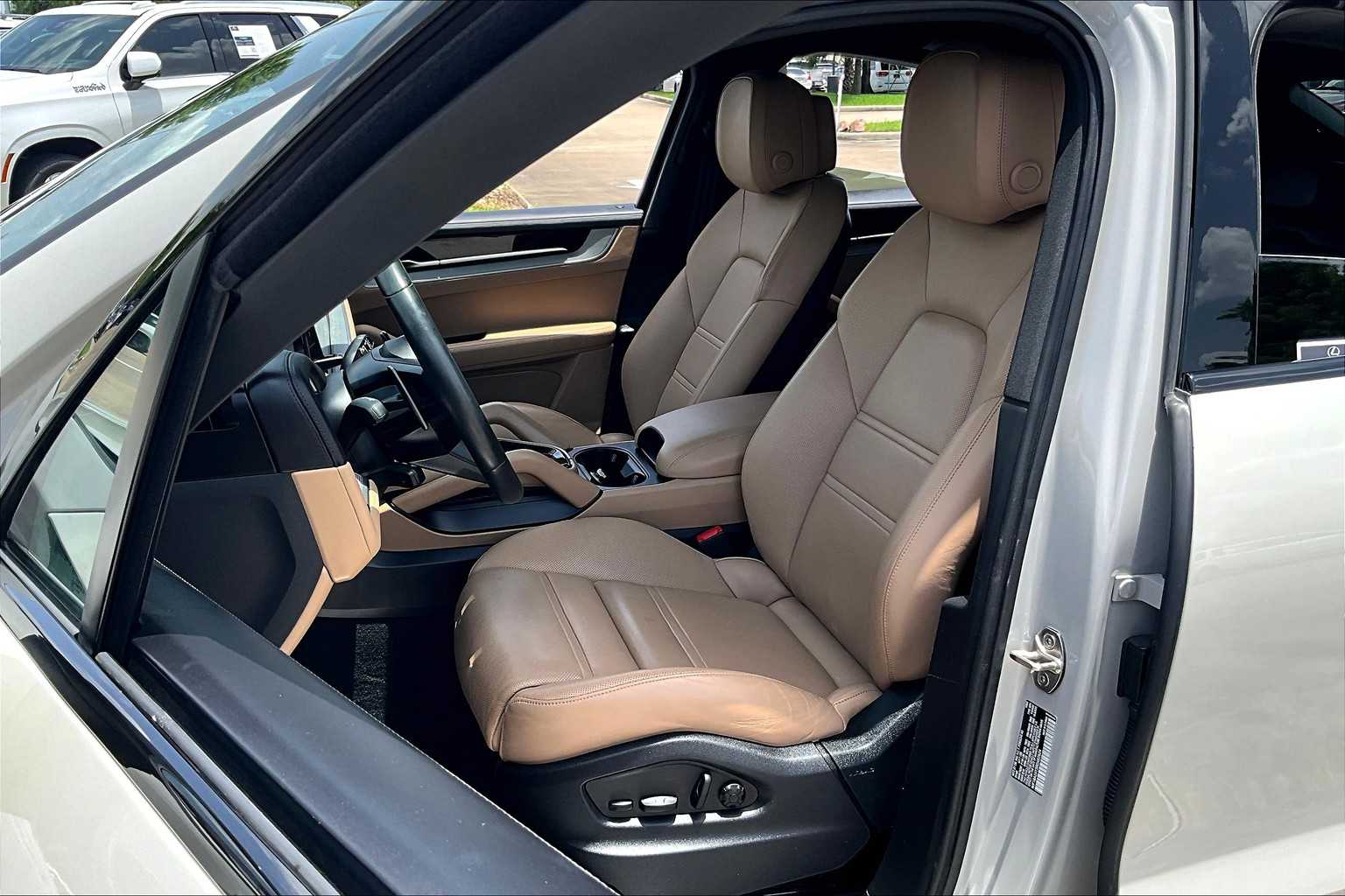 2024 Porsche Cayenne Coupe photo 11