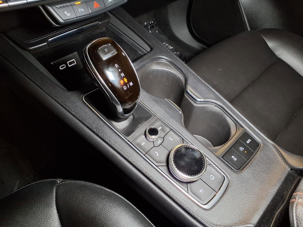 2020 Toyota RAV4 LE photo 9