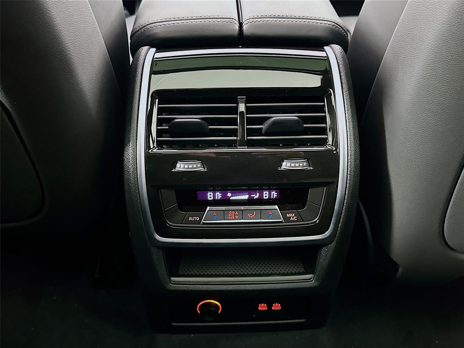 2026 Bmw X7 M60i photo 23