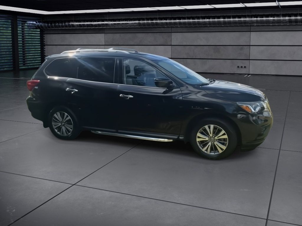 2019 Nissan Pathfinder SL photo 2