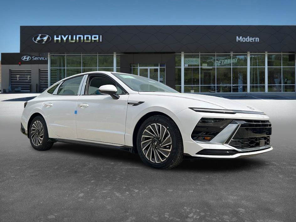 2025 Hyundai Sonata Hybrid SEL photo 2
