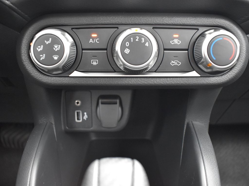 2025 Nissan Versa 1.6 S photo 10