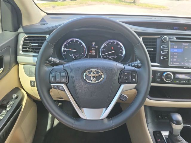 2016 Toyota Highlander XLE photo 25
