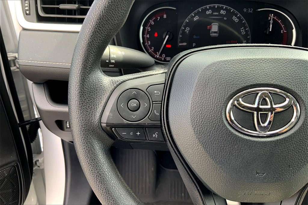 2025 Toyota RAV4 LE photo 17