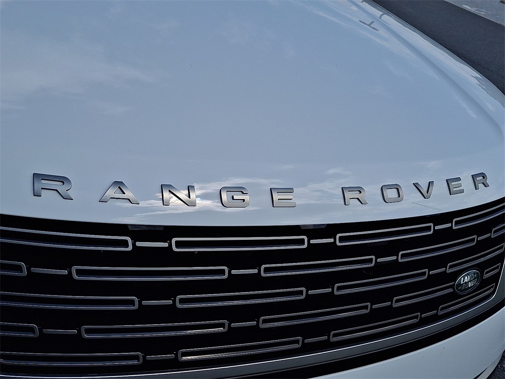 2025 Land Rover Range Rover SE photo 25