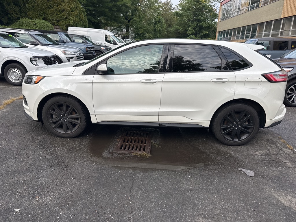 2022 Ford Edge ST photo 2