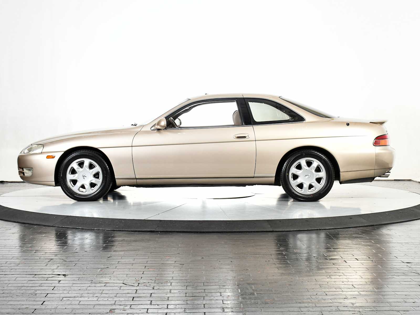 1995 Lexus SC photo 2