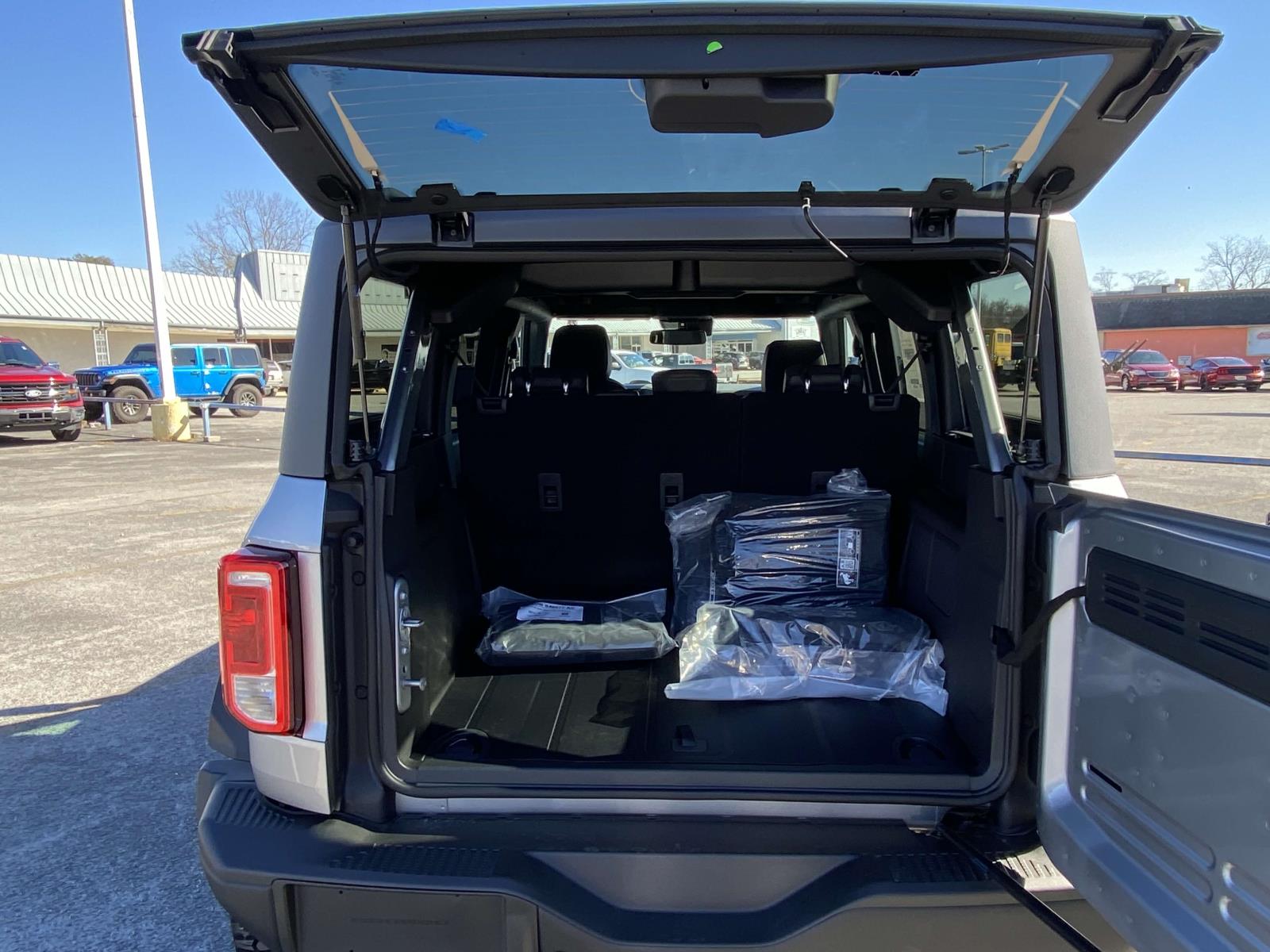 2024 Ford Bronco Black Diamond photo 6