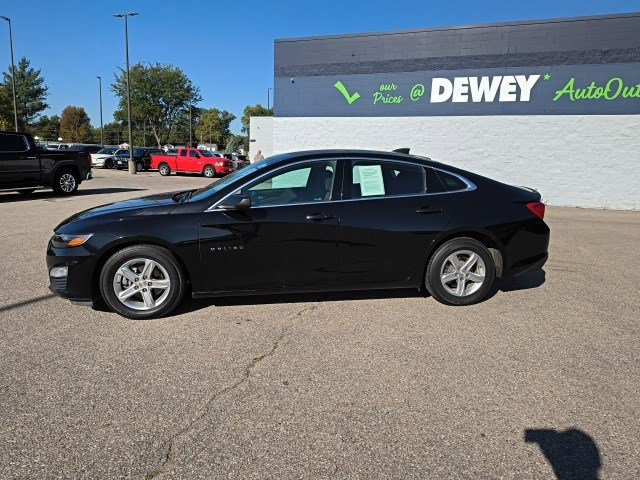 2021 Chevrolet Malibu LS photo 2