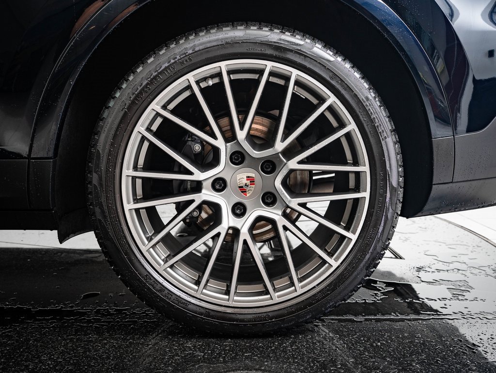 2023 Porsche Cayenne Platinum Edition photo 12