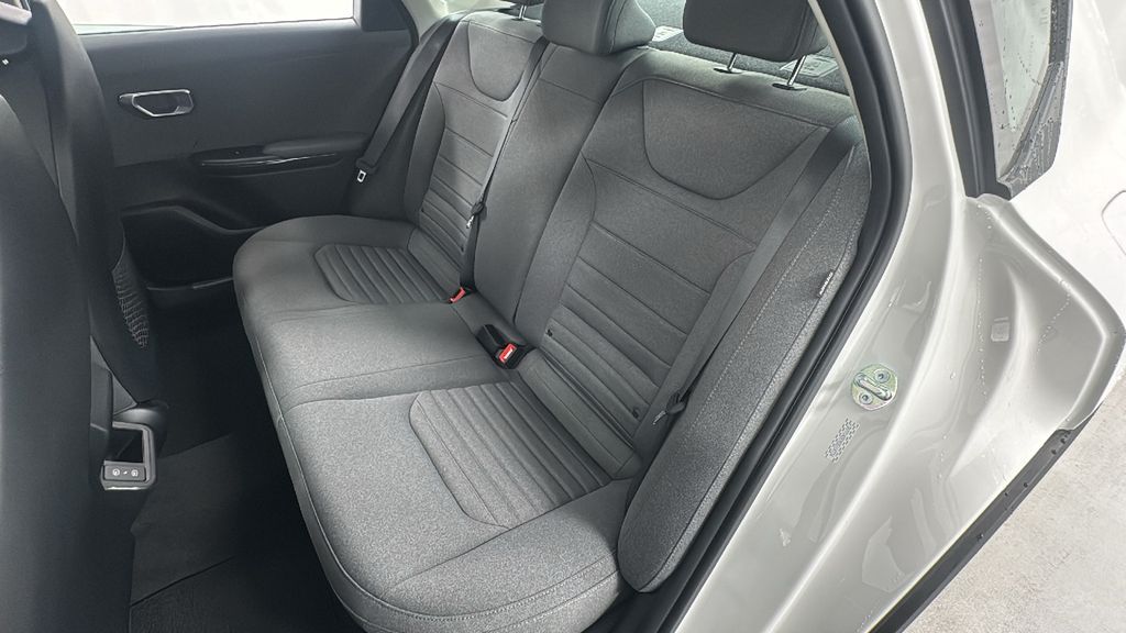 2025 Kia K4 EX photo 12