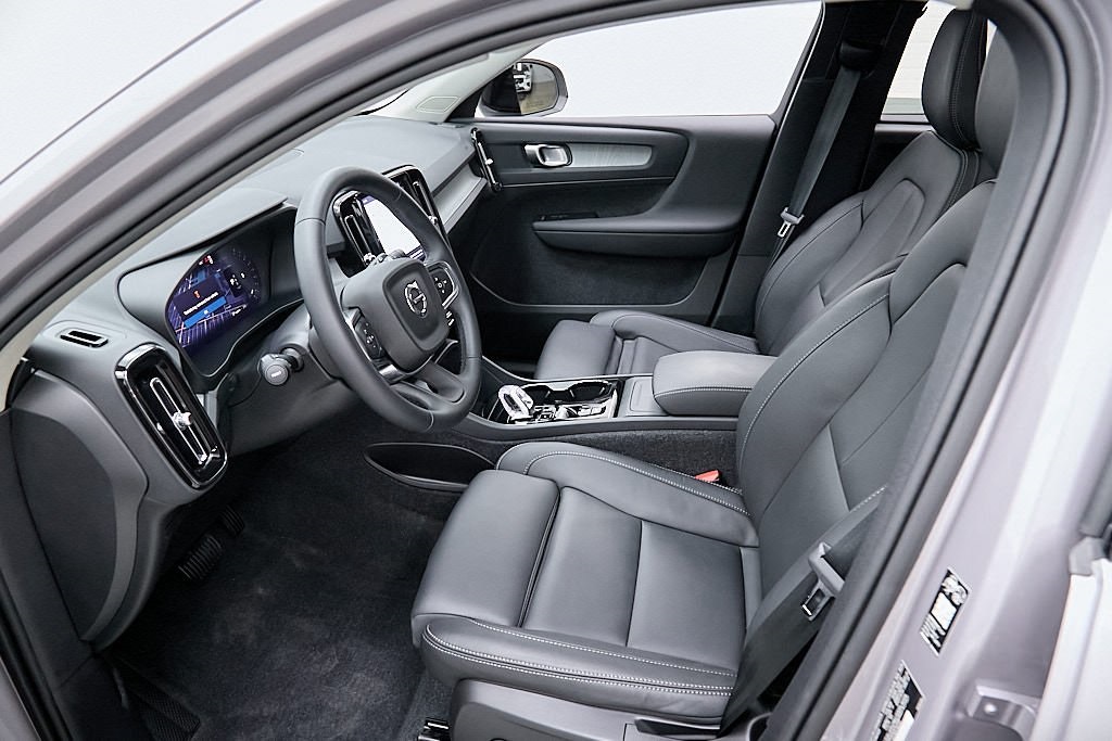 2026 VOLVO XC40 - Image 15