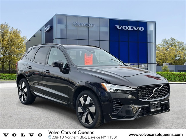 2025 Volvo XC60 Plus's photo