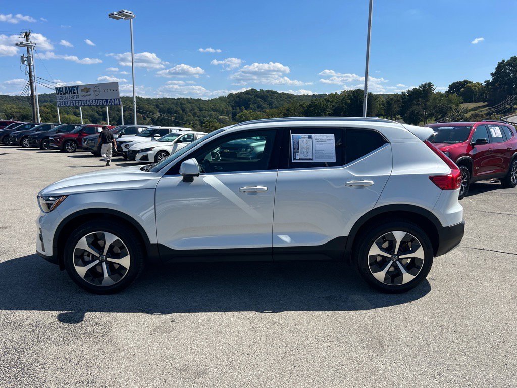 2023 Volvo XC40 Plus photo 5