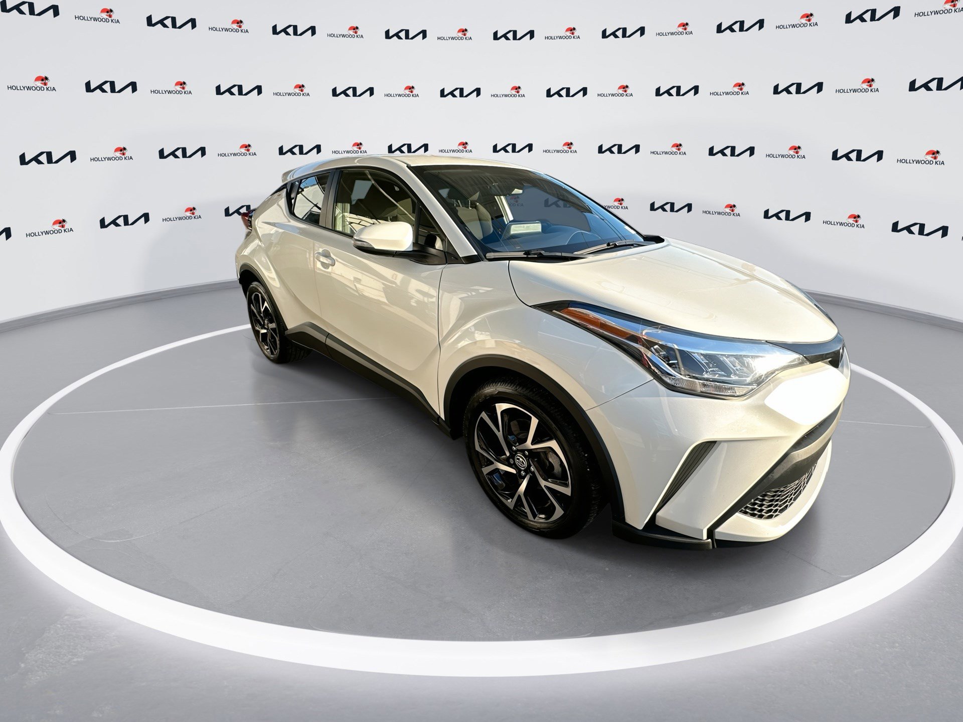 2021 Toyota C-HR XLE photo 2